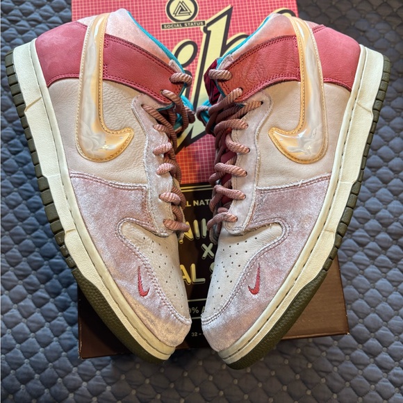 strawberry milk dunks box